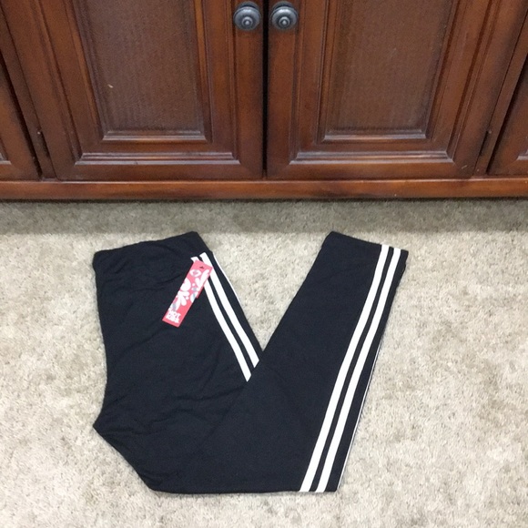 💯 HOT KISS 💯 COLLECTION SUPER STYLISH LEGGINGS - Picture 4 of 6